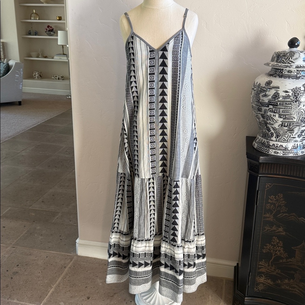 Beautiful NWOT tribal print dress. Small